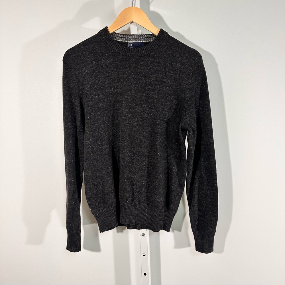 Gap Men’s Medium Charcoal Heather Crewneck Sweater Minimalist Soft Knit